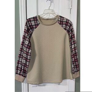 Plaid Sleeve Quilted Sweatshirt